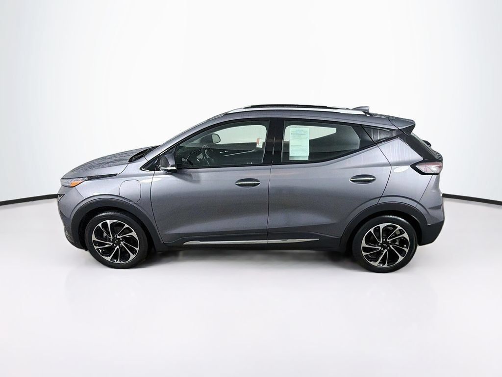 Used 2023 Chevrolet Bolt EUV Premier w/ Sun & Sound Package FWD image 8