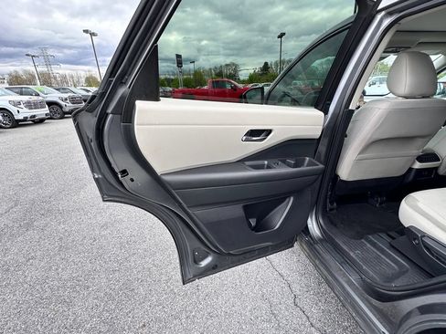 Used 2022 Nissan Pathfinder SV w/ SV Premium Package AWD/4WD image 26