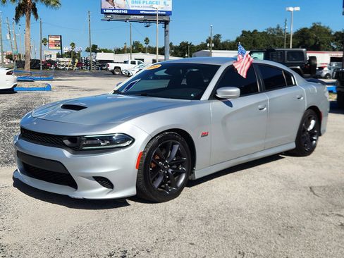 Used 2019 Dodge Charger Scat Pack image 4