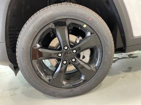 New 2025 Jeep Grand Cherokee Limited w/ Black Appearance Package image 13