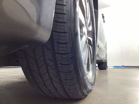 Used 2019 Chrysler Pacifica Touring-L FWD image 36