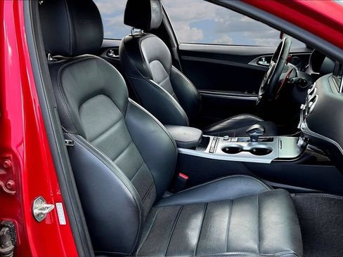 Used 2018 Kia Stinger GT2 RWD image 29