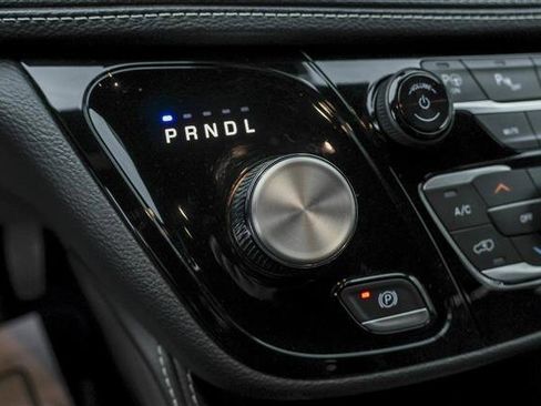 Used 2024 Chrysler Pacifica Premium image 21