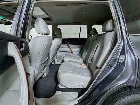 Used 2012 Toyota Highlander Limited image 23