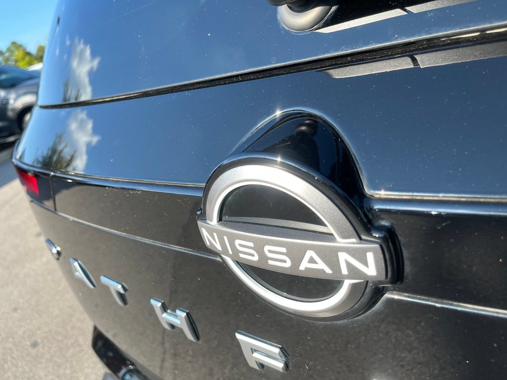 Used 2024 Nissan Pathfinder SV FWD image 41