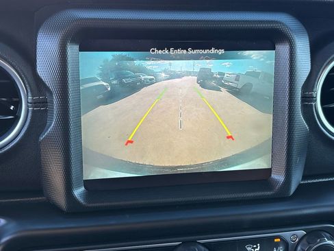 Used 2022 Jeep Wrangler Unlimited Sahara w/ Cold Weather Group image 23