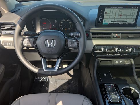 Used 2023 Honda Pilot Touring image 12