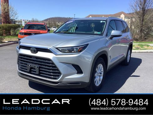 Used 2025 Toyota Grand Highlander AWD image 2