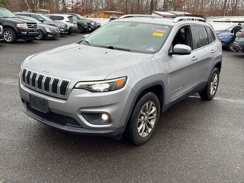 Used 2019 Jeep Cherokee Latitude Plus image 2