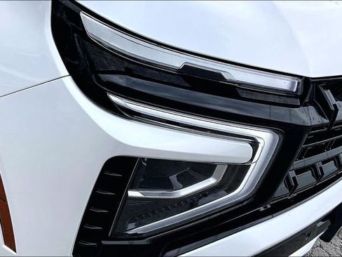 Used 2025 Chevrolet Suburban Z71 AWD/4WD image 33