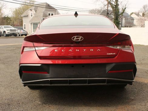 Used 2025 Hyundai Elantra Limited image 8