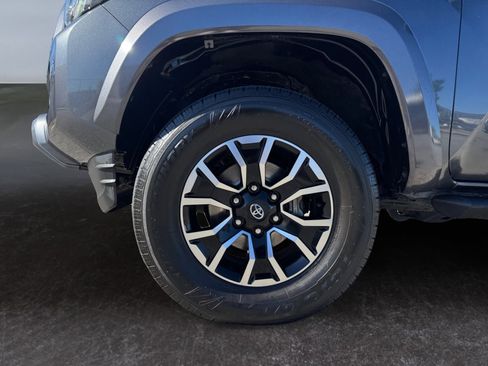 Used 2021 Toyota Tacoma TRD Sport w/ TRD Premium Sport Package AWD/4WD image 9