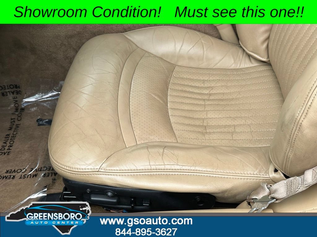 Used 2001 Chevrolet Corvette Convertible w/ Preferred Equipment Group1 RWD image 12
