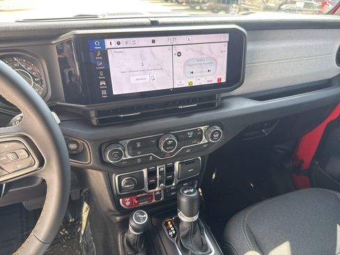 Used 2024 Jeep Wrangler Willys image 16