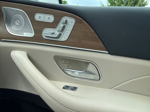 Used 2021 Mercedes-Benz GLS 450 4MATIC image 35