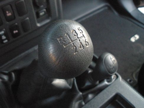 Used 2007 Toyota FJ Cruiser Base 4dr SUV 4WD (4L V6 6M) image 40