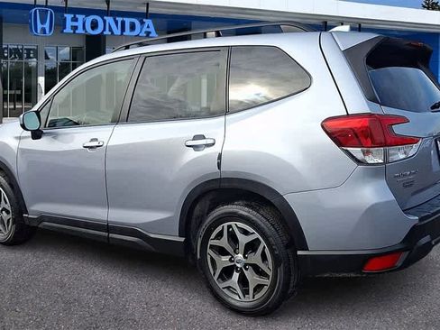 Used 2020 Subaru Forester Premium image 6