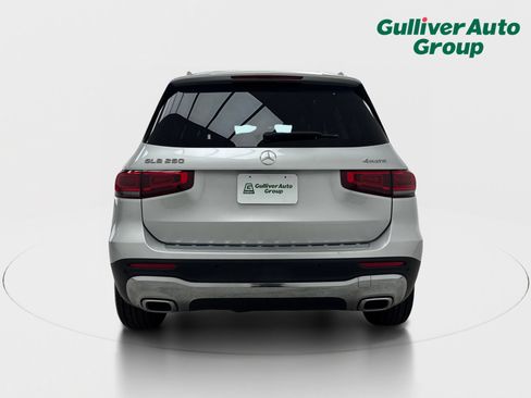 Used 2020 Mercedes-Benz GLB 250 4MATIC w/ Parking Assistance Package image 7
