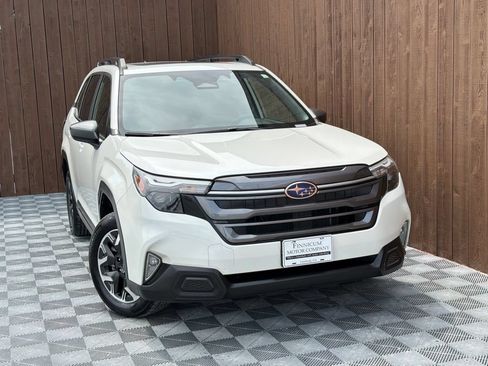 Used 2025 Subaru Forester Premium AWD/4WD image 10