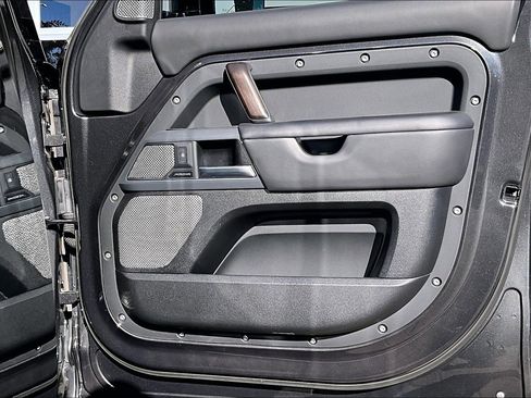 Used 2023 Land Rover Defender 130 X image 24