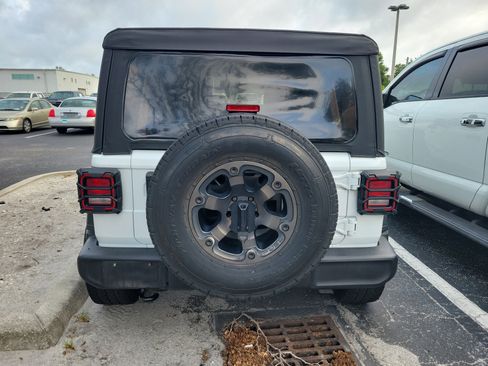 Used 2019 Jeep Wrangler Unlimited Sport S AWD/4WD image 5