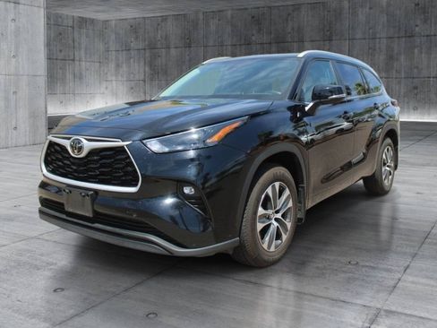 Used 2025 Toyota Highlander XLE AWD/4WD image 13