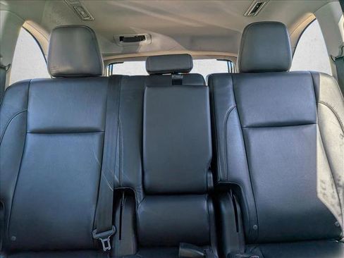 Used 2014 Toyota Highlander XLE image 16