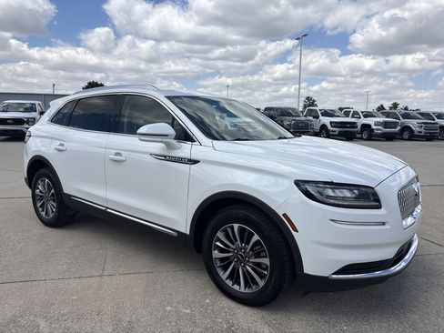 Used 2023 Lincoln Nautilus AWD w/ Premium Package image 3