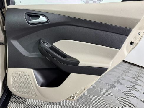 Used 2017 Ford Focus SE FWD image 37