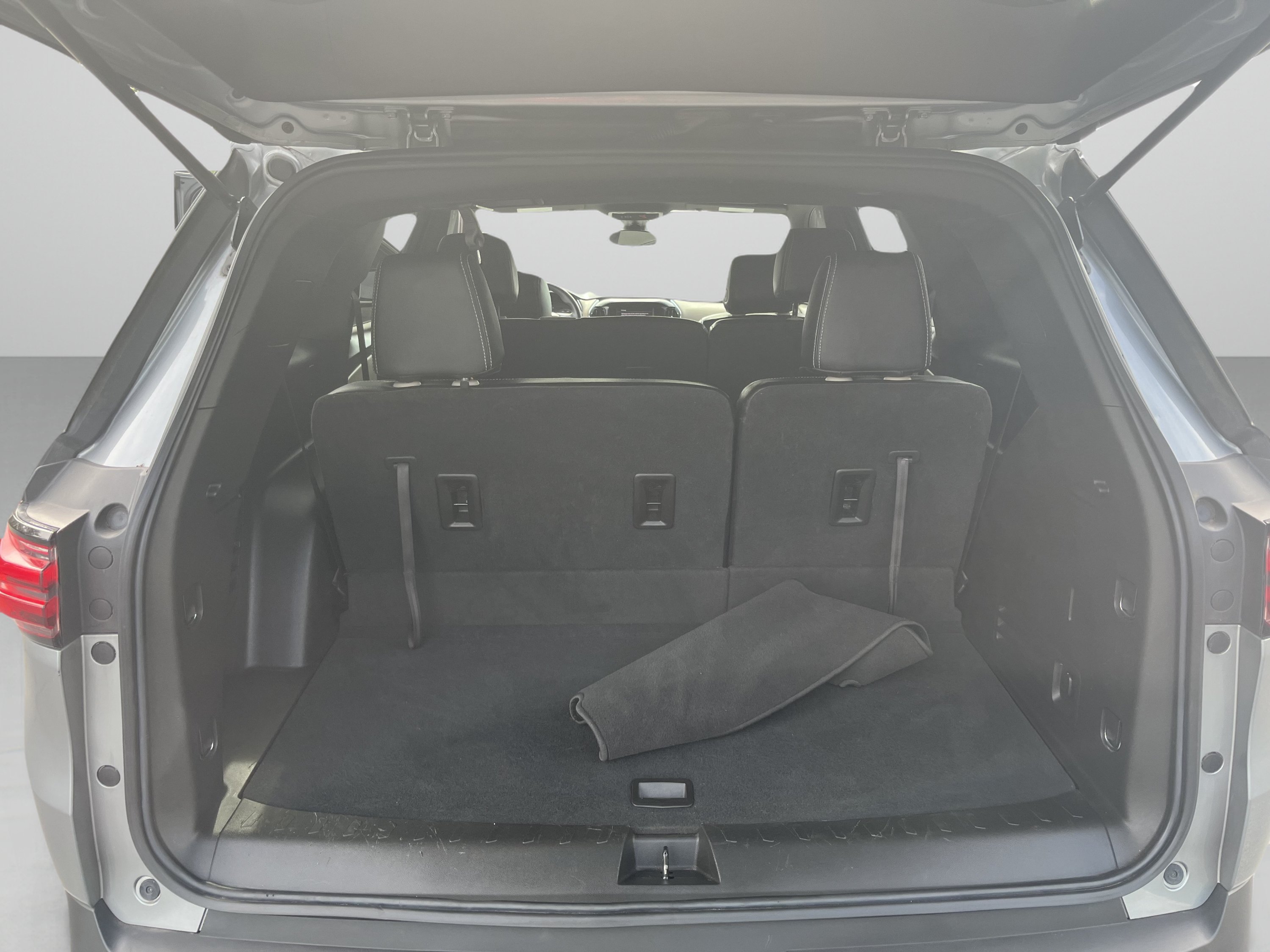 Used 2023 Chevrolet Traverse LS FWD image 9