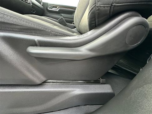 Used 2024 GMC Sierra 2500 SLE image 10