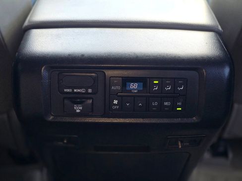 Used 2011 Toyota Sequoia Limited AWD/4WD image 33