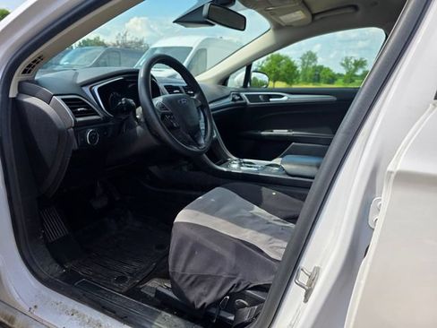 Used 2020 Ford Fusion SE FWD image 4