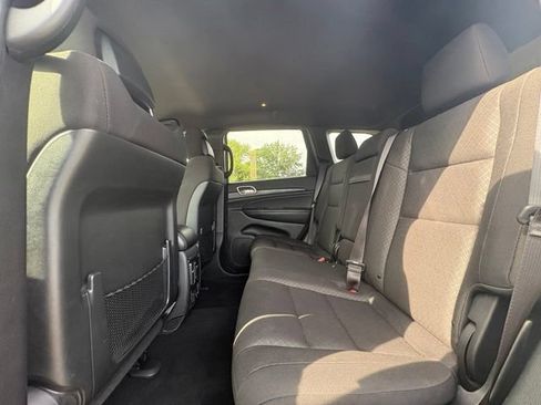 Used 2020 Jeep Grand Cherokee Laredo w/ Security & Convenience Group AWD/4WD image 25
