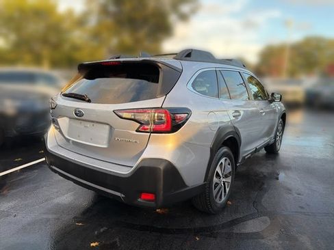 Used 2023 Subaru Outback Premium AWD/4WD image 4