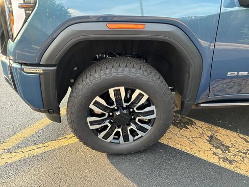 Used 2025 GMC Sierra 2500 Denali Ultimate AWD/4WD image 9