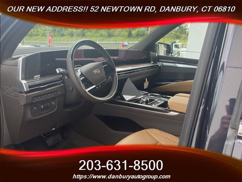 Used 2025 Cadillac Escalade Premium Luxury w/ Touring Package AWD/4WD image 15