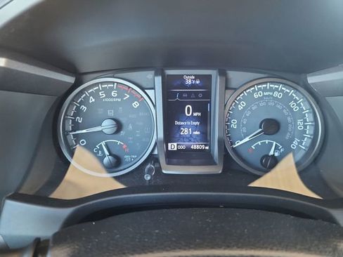 Used 2020 Toyota Tacoma TRD Sport w/ Technology Package image 14