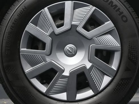 Used 2025 Nissan Kicks S w/ Interior Electronics Package FWD image 9