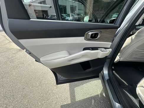 Used 2023 Kia Sorento S w/ Panoramic Sunroof Package AWD/4WD image 24