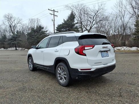 Used 2024 GMC Terrain SLT image 5