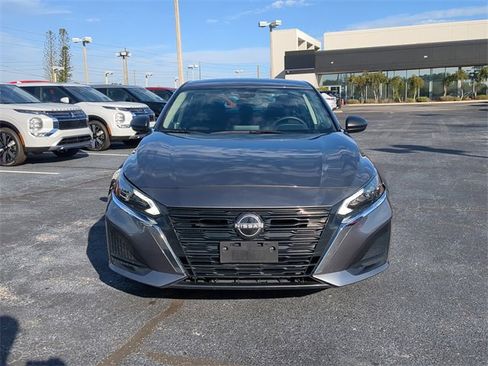 Used 2024 Nissan Altima 2.5 SV image 3