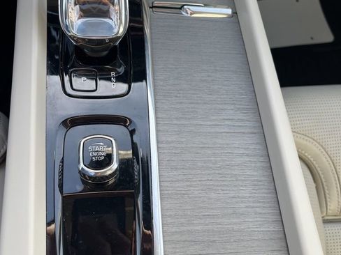 Certified 2023 Volvo XC60 B5 Ultimate w/ Climate Package image 12