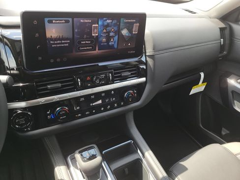 New 2026 Nissan Pathfinder Platinum FWD image 22