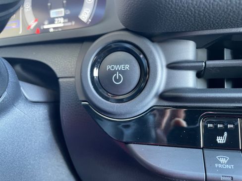 Certified 2025 Toyota Crown Signia w/ Advanced Technology Package image 30