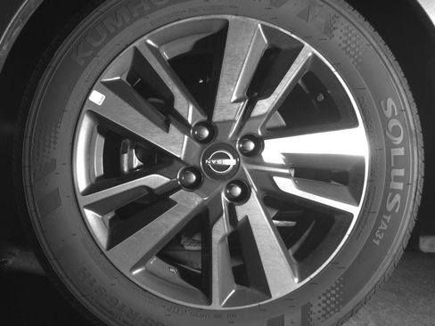 Used 2025 Nissan Versa SV FWD image 12