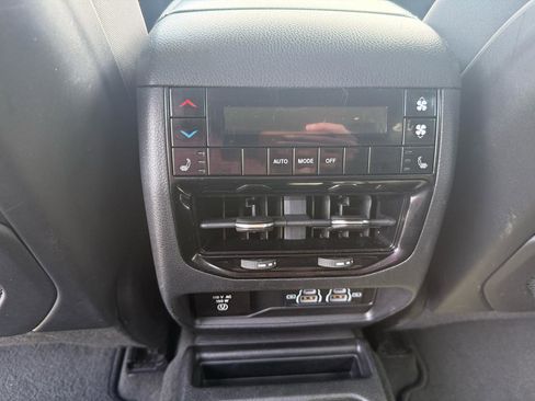 Used 2022 Jeep Grand Cherokee L Limited AWD/4WD image 27