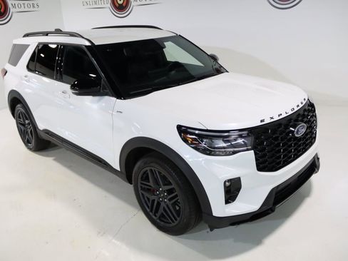 Used 2025 Ford Explorer ST-Line w/ Premium Package image 74