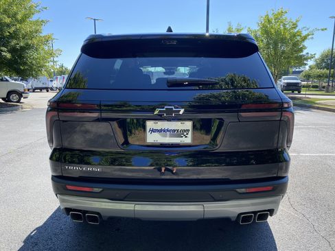 Used 2026 Chevrolet Traverse LT w/ Sun and Wheel Package FWD image 8