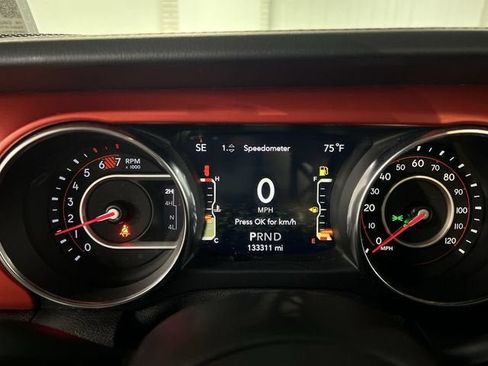 Used 2019 Jeep Wrangler Unlimited Rubicon w/ Dual Top Group AWD/4WD image 12